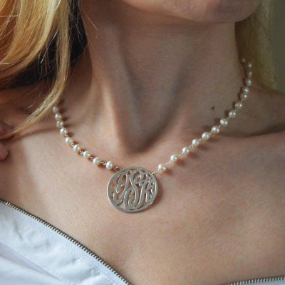 Monograms with a pearl,Monogram pendants,Monogram gifts,frame monogram necklace,Monogram jewelry, Pearl jewelry monogrammed.