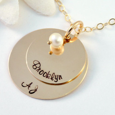 Personalized Gold Mother's Necklace, 18k gold-plated Mommy Necklace, Necklace for Mom with Freshwater Pearl, Handstamped