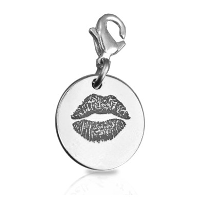 Personalised Kiss Charm - AMAZINGNECKLACE.COM