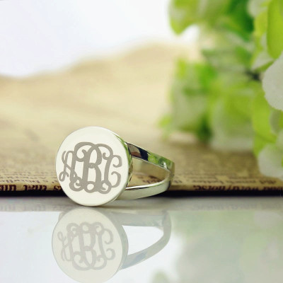 Sterling Silver Circle Monogram Signet Personalised Ring - AMAZINGNECKLACE.COM