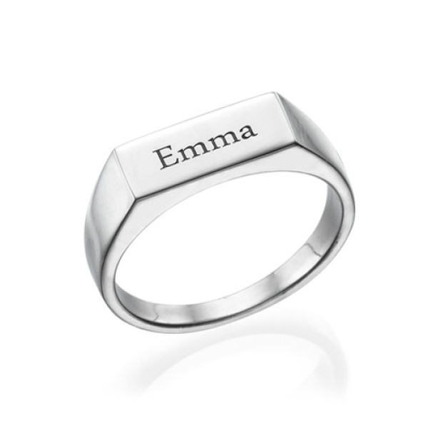 Engraved Signet Personalised Ring in Sterling Silver - AMAZINGNECKLACE.COM