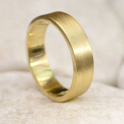Mens 18ct Gold Wedding Personalised Ring, Spun Silk Finish - AMAZINGNECKLACE.COM