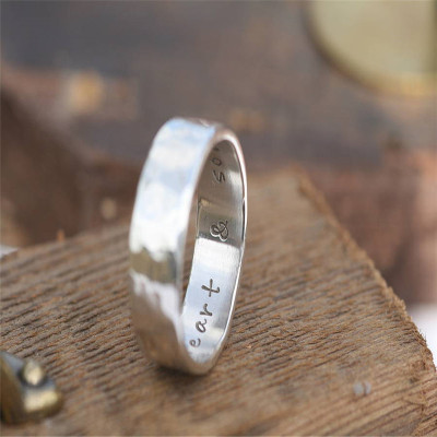 Hammered Personalised Silver Ring - AMAZINGNECKLACE.COM