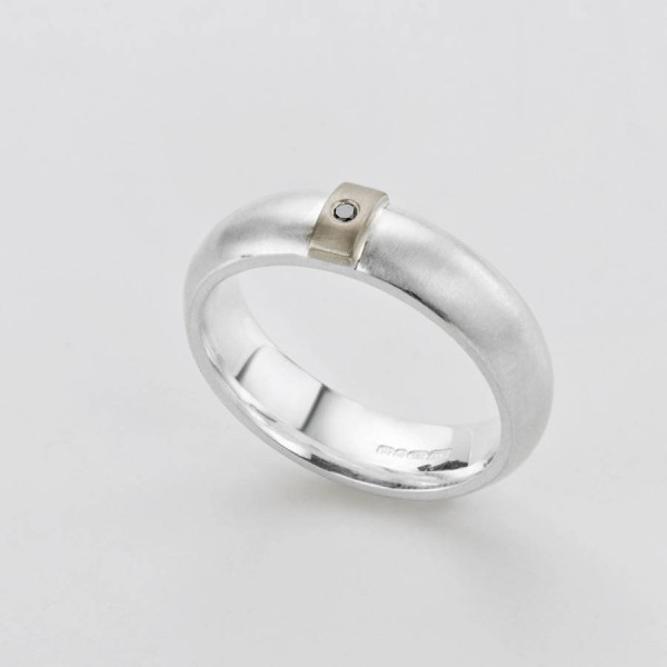 Black Diamond Linear Personalised Ring - AMAZINGNECKLACE.COM