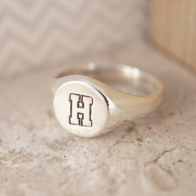 Personalised Round Initial Silver Signet Ring - AMAZINGNECKLACE.COM