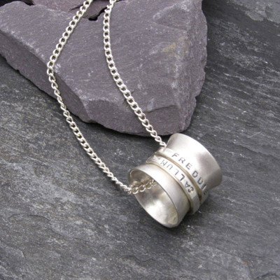 Personalised Silver Spinner Pendant - AMAZINGNECKLACE.COM