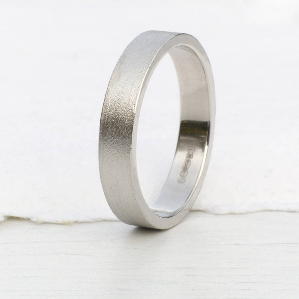18ct White Gold Wedding Personalised Ring With Spun Silk Finish - AMAZINGNECKLACE.COM