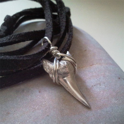 Silver Sharks Tooth Personalised Necklace - AMAZINGNECKLACE.COM