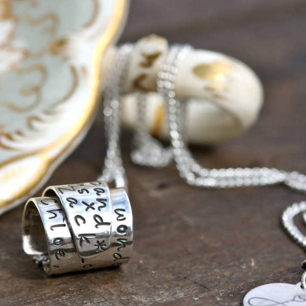 Personalised Silver Scroll Necklace - AMAZINGNECKLACE.COM