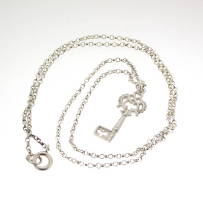 Silver Heritage Key Pendant With 18 Silver Chain - AMAZINGNECKLACE.COM