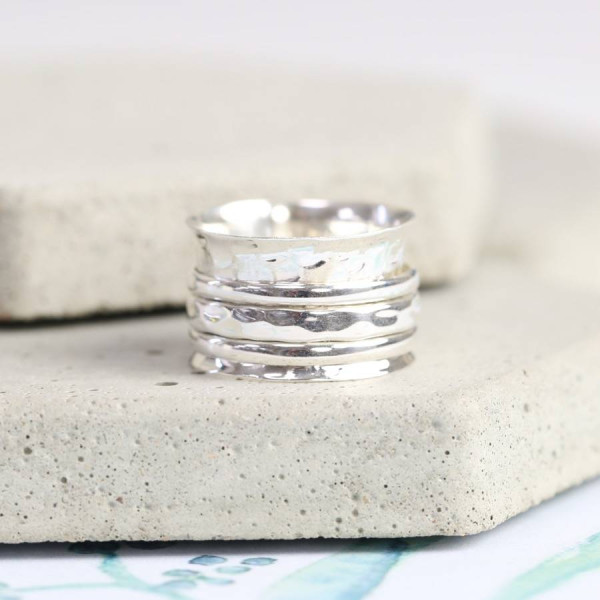 Sterling Silver Hammered Effect Spinning Personalised Ring - AMAZINGNECKLACE.COM