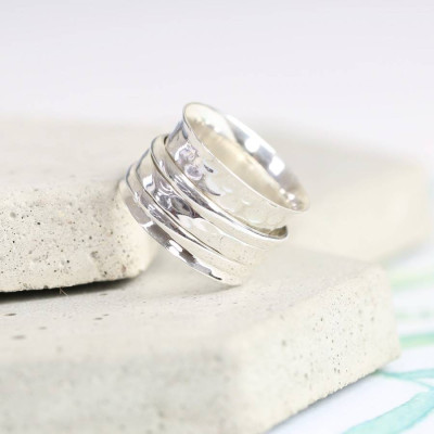 Sterling Silver Hammered Effect Spinning Personalised Ring - AMAZINGNECKLACE.COM