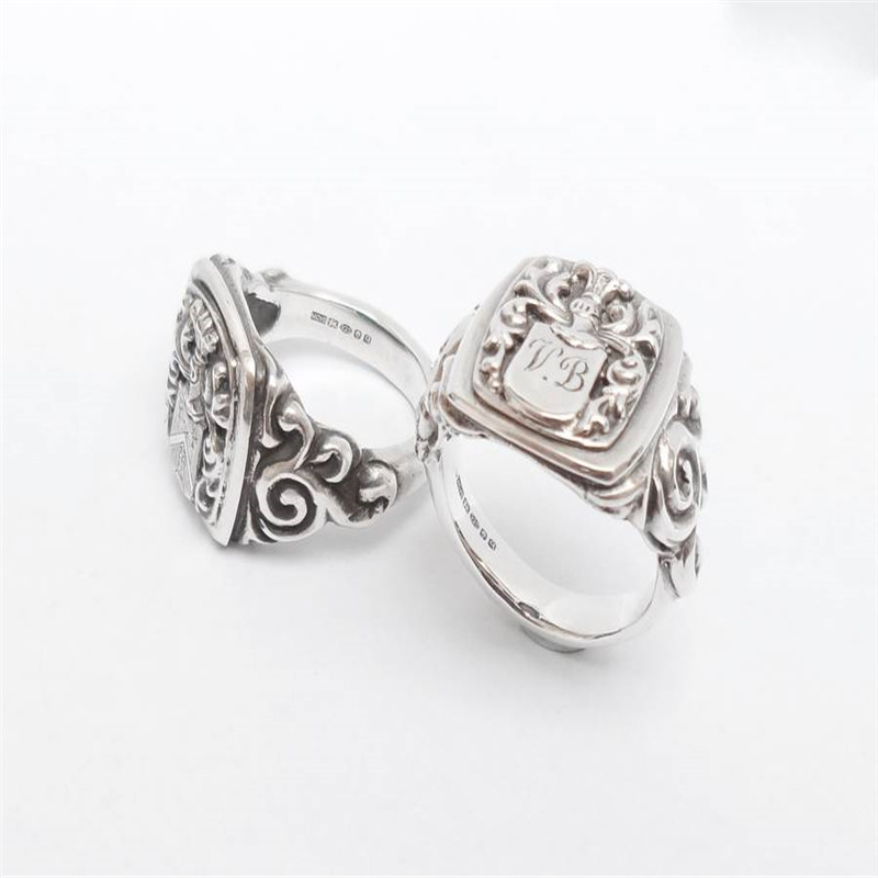 Personalised Coat Of Arms Signet Ring - AMAZINGNECKLACE.COM