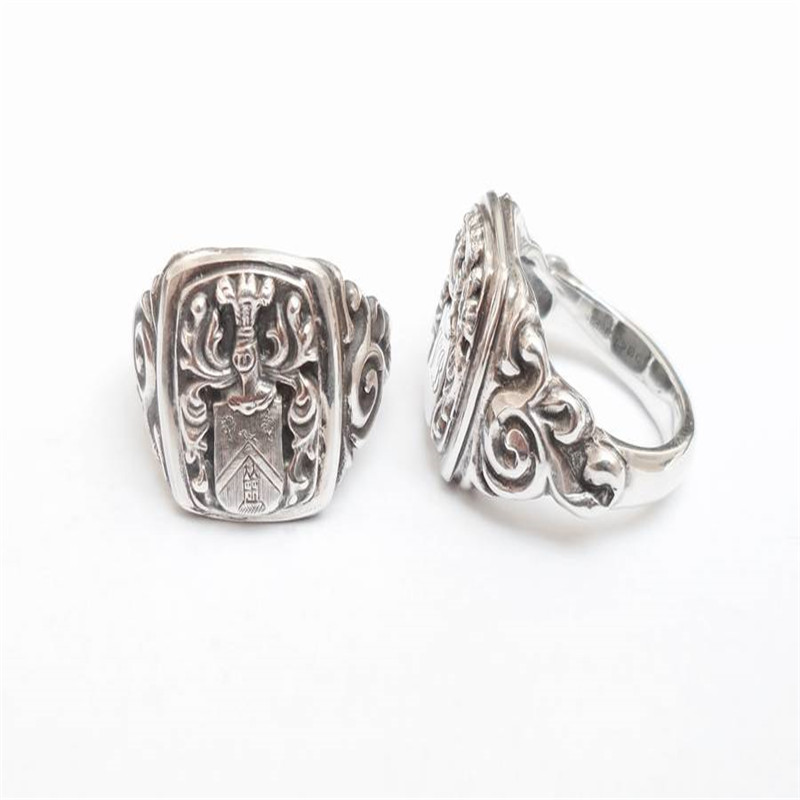 Personalised Coat Of Arms Signet Ring - AMAZINGNECKLACE.COM